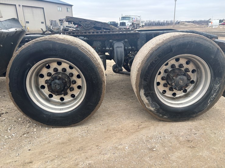 2016-freightliner-cascadia-113-image-76