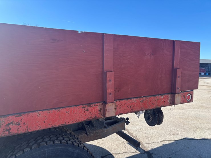 freightliner-fl70-image-38