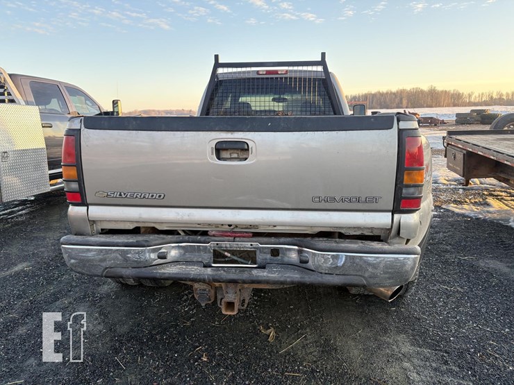 2003-chevrolet-silverado-3500-ls-image-13