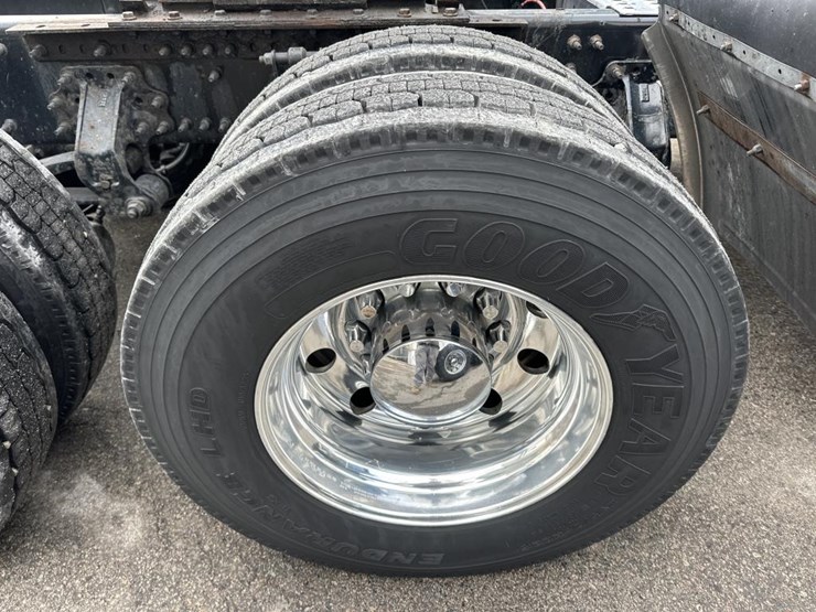 2018-volvo-10-image-63