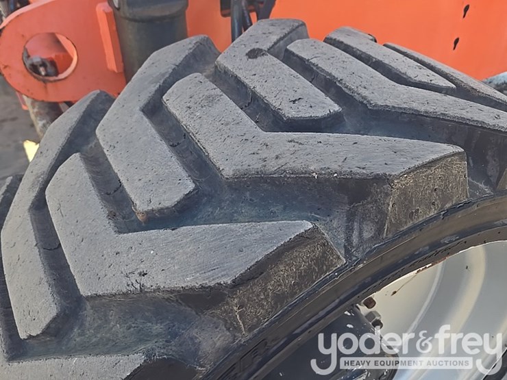 2017-jlg-600aj-image-16