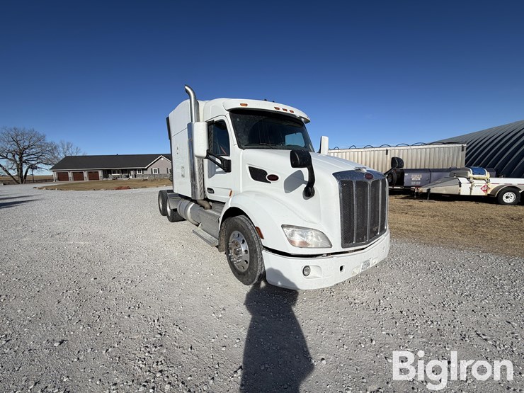 2016-peterbilt-579-image-3
