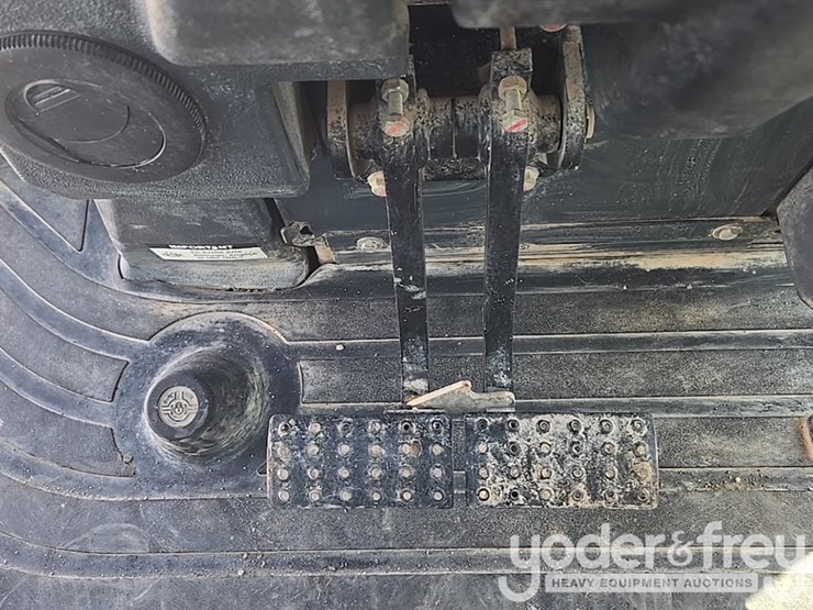 2018-deere-310sl-image-87