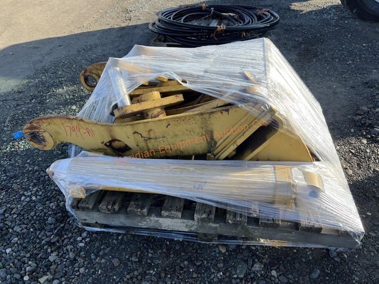 caterpillar-320-image-1