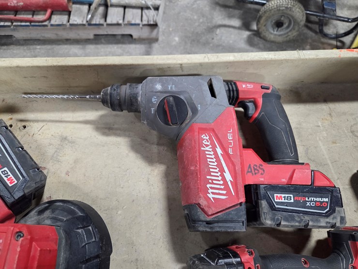 #5417-•-(5)-milwaukee-tools-w/-(5)-batteries-and-more-image-7