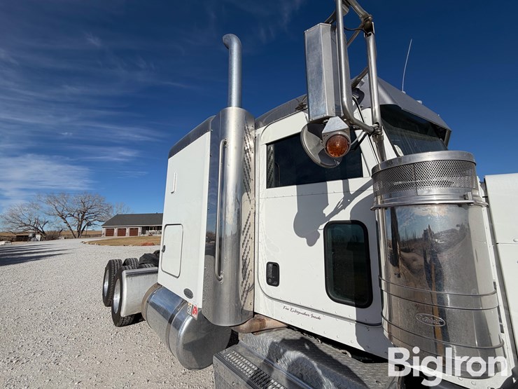 2013-peterbilt-388-image-13