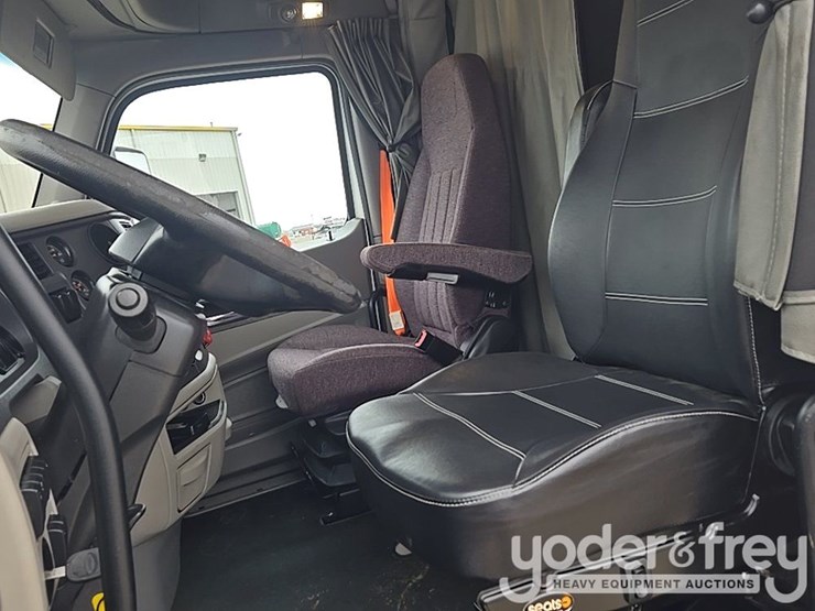 2019-peterbilt-579-image-58