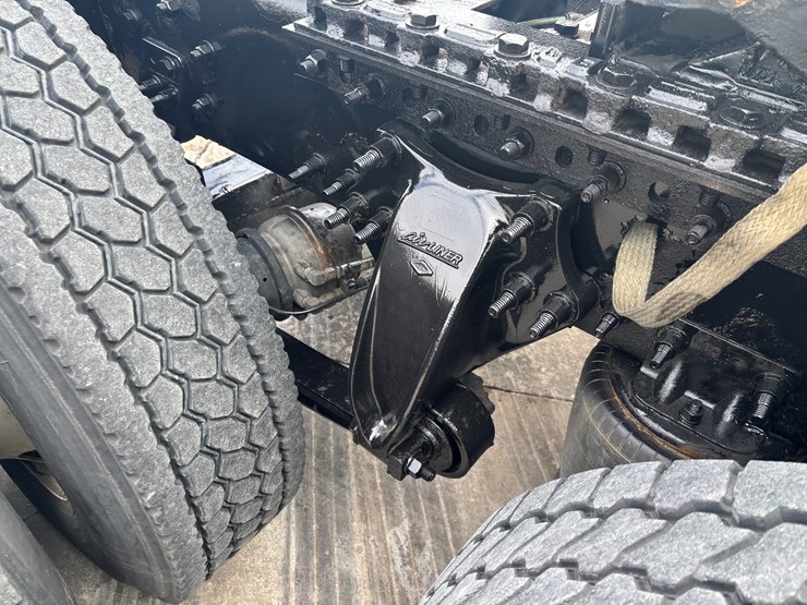 2018-freightliner-cascadia-126-image-65