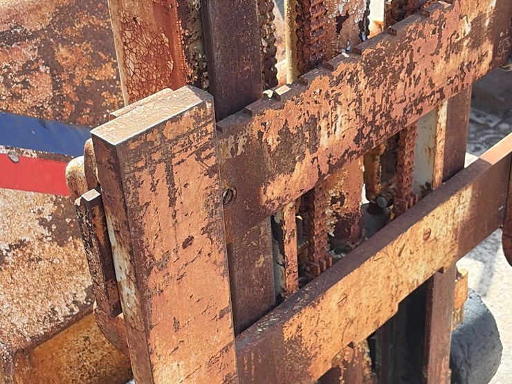 #10-•-clark-electric-forklift,-no-charger-image-9