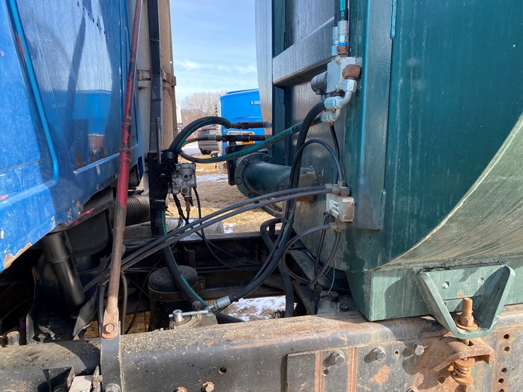 #425-•-mack-elite-cl-713-manure-truck-(has-wi-title)-(colfax,-wi)-image-16