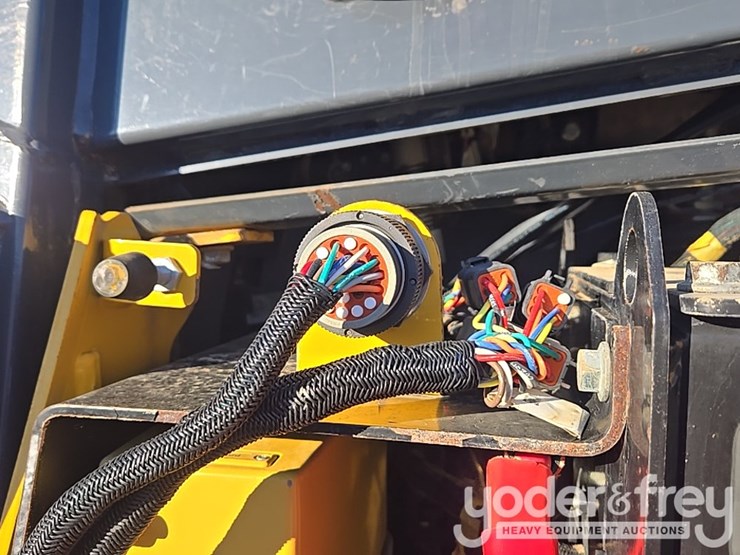 2018-deere-700k-image-79