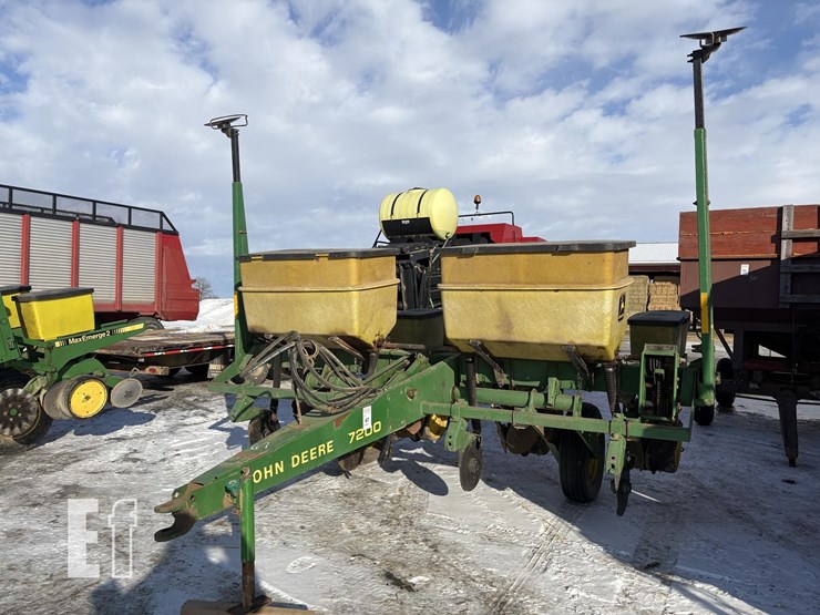 john-deere-7200-image-1