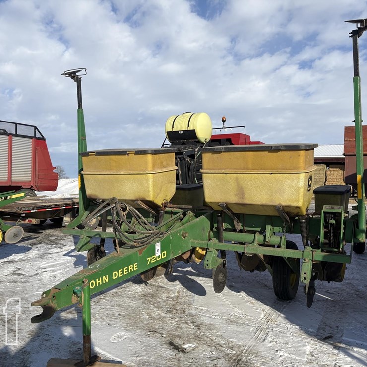 JOHN DEERE 7200
