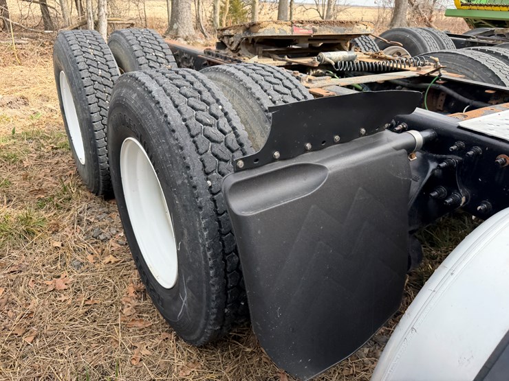 #40954-•-2016-freightliner-t/a-daycab-truck-tractor-3akjgedv4gsgw5933-image-10