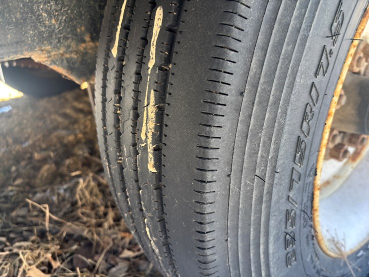 #2272-•-b-&-b-26'-equipment-trailer-image-48