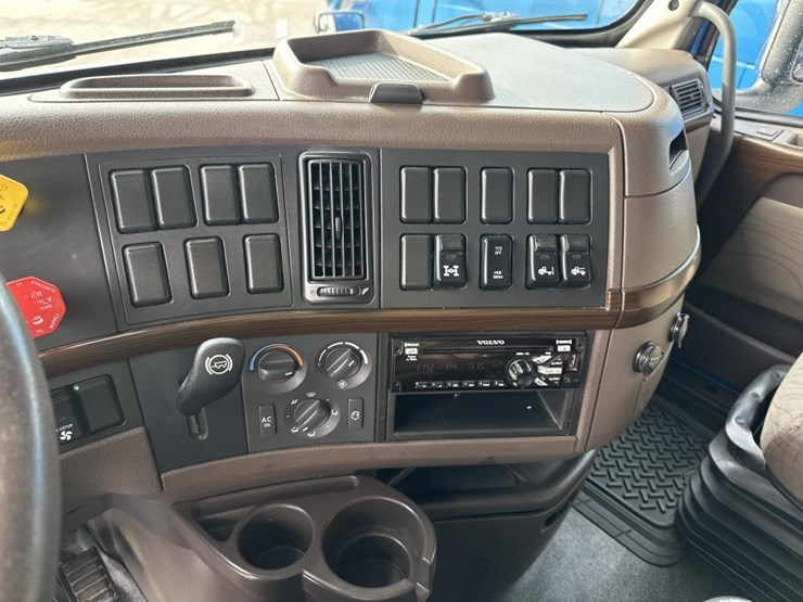 2018-volvo-10-image-47