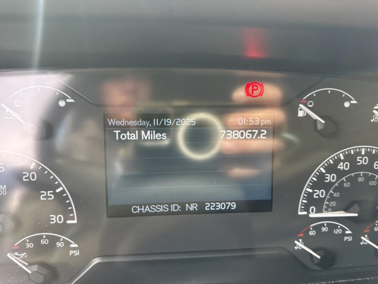 2019-volvo-10-image-45