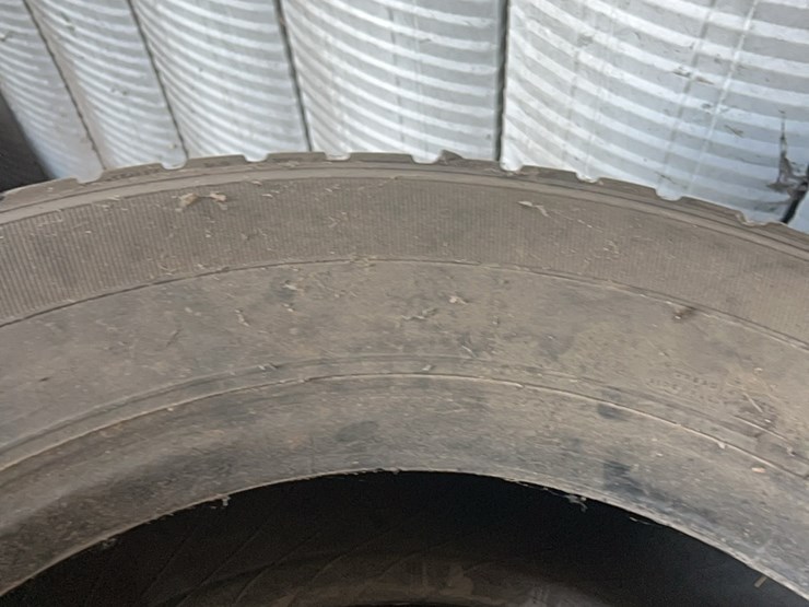 set-of-eight-truck-tires,-size-is-275/80/r-22.5,-all-are-excellent-shape-image-22