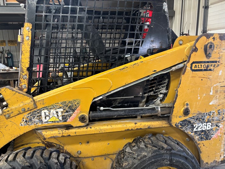 2013-caterpillar-226b3-image-8