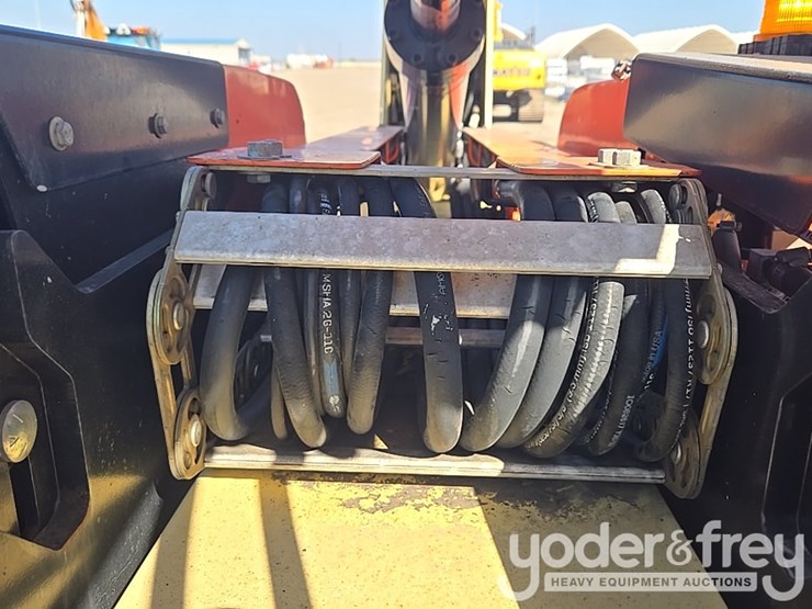 2017-jlg-600aj-image-47