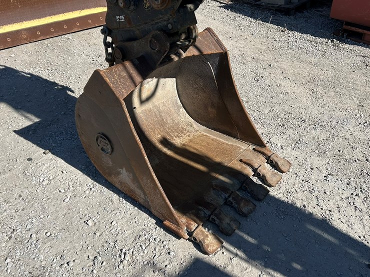 takeuchi-tb180fr-image-13