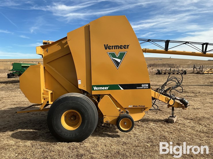 2015-vermeer-605n-cornstalk-special-image-4