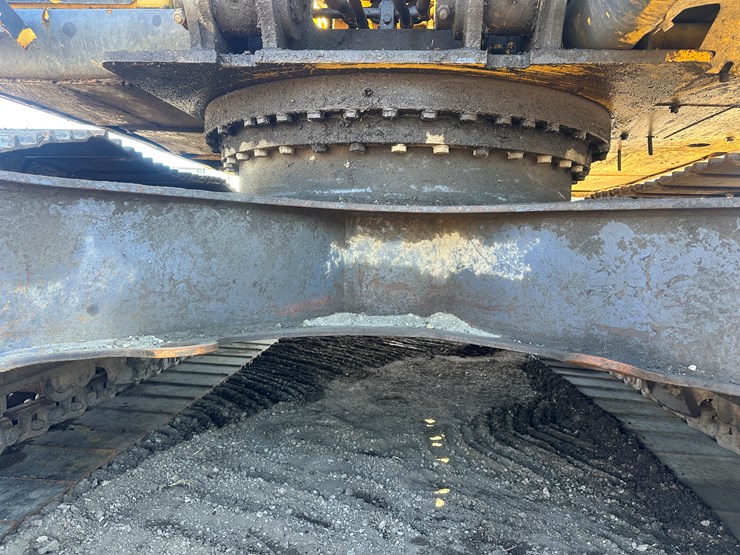 new-holland-eh215-image-60