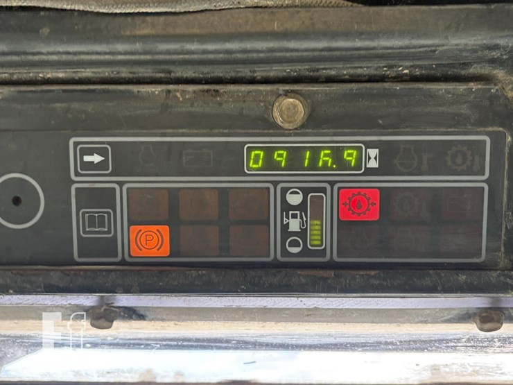 new-holland-lx885-image-9