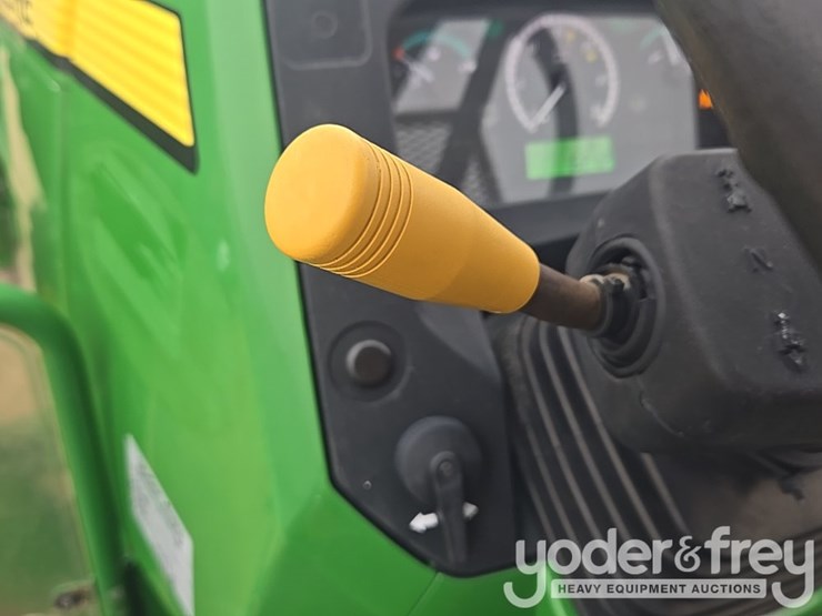 2020-john-deere-5075e-image-65