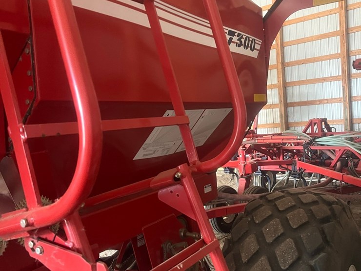 lot-10.-morris-air-seeder,-tow-between-with-10"-eagle-beaks,-new-seed-meter-unit,-pristine-condition,-always-shedded,-highly-maintained,-none-nicer-image-42