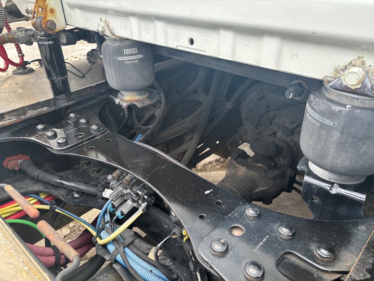 2018-freightliner-cascadia-126-image-59