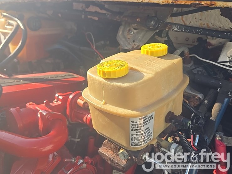 2020-freightliner-m2-106-image-34