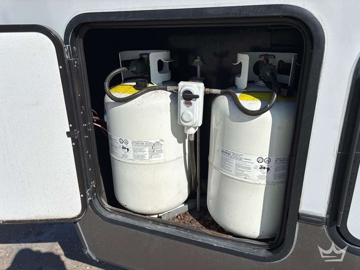 2014-crossroads-rv-elevation-t/a-5th-wheel-toy-hauler-travel-trailer-image-37