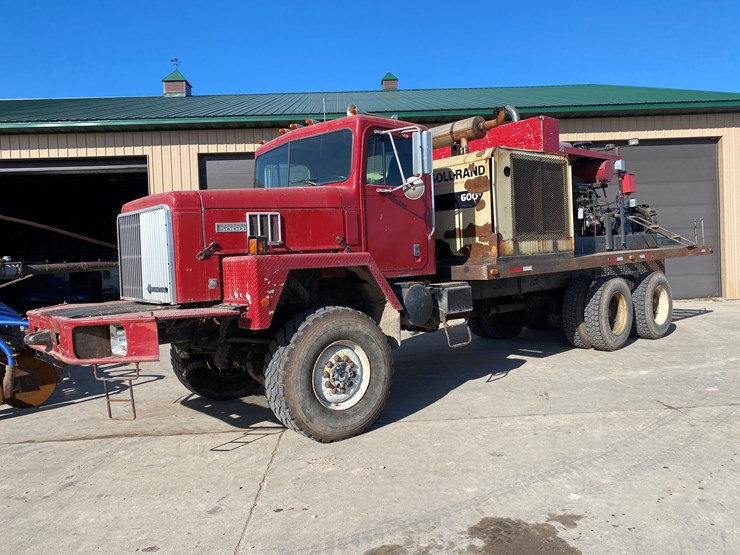 1994-international-paystar-5000-image-1