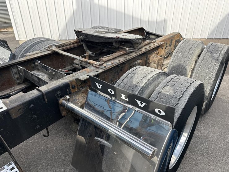 2003-volvo-10-image-14