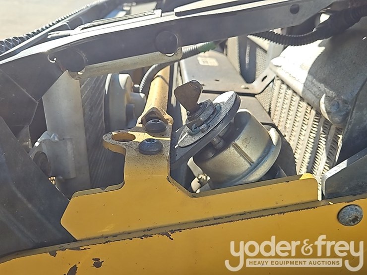 2017-caterpillar-415f2-il-image-22