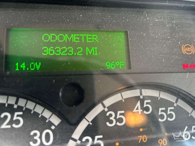 2020-freightliner-m2-106-image-6