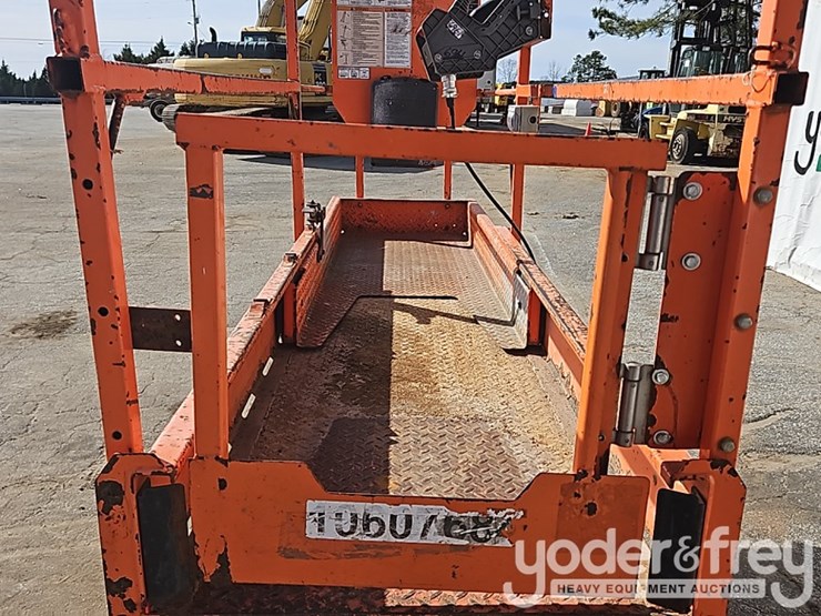 2017-jlg-1932r-image-29