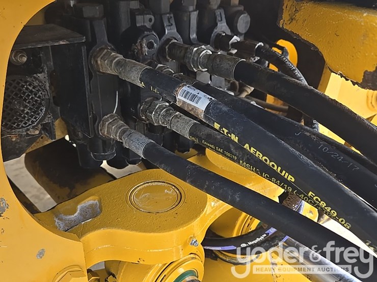 2018-deere-310sl-image-45