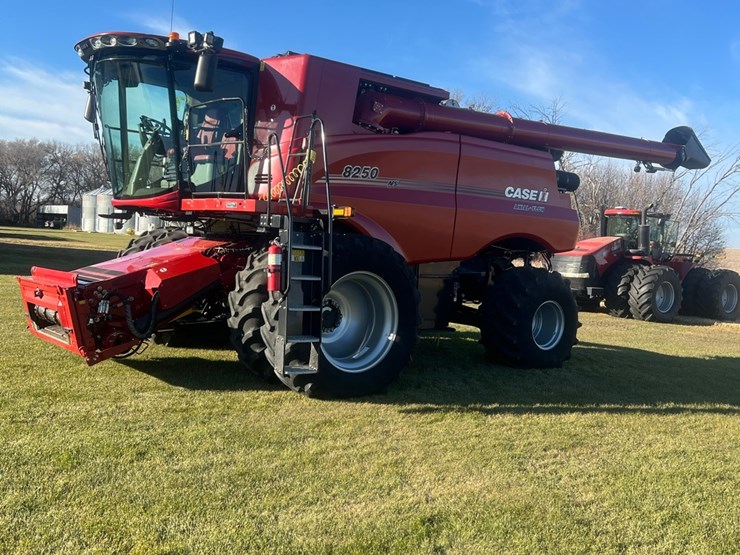 2023-case-ih-8250-image-2