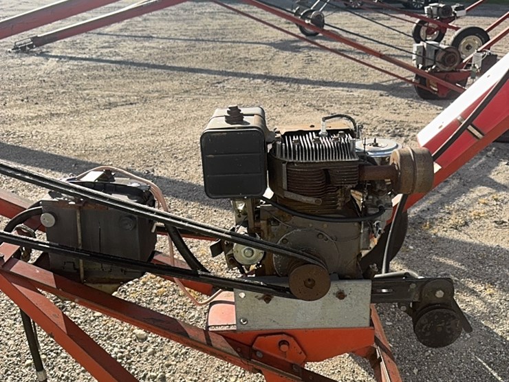 sakundiak-7–33-grain-auger-with-gas-engine-with-electric-start,-equipped-with-wheat-heart-drag-auger-image-14