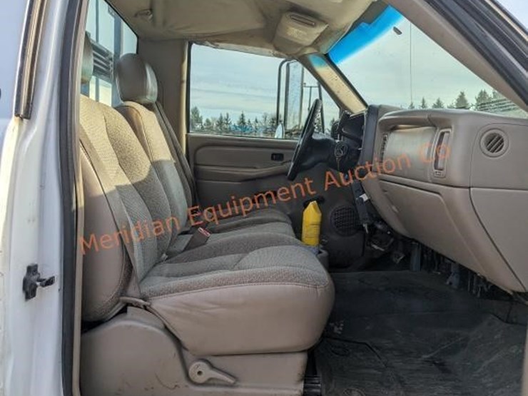 2003-chevrolet-3500-image-29