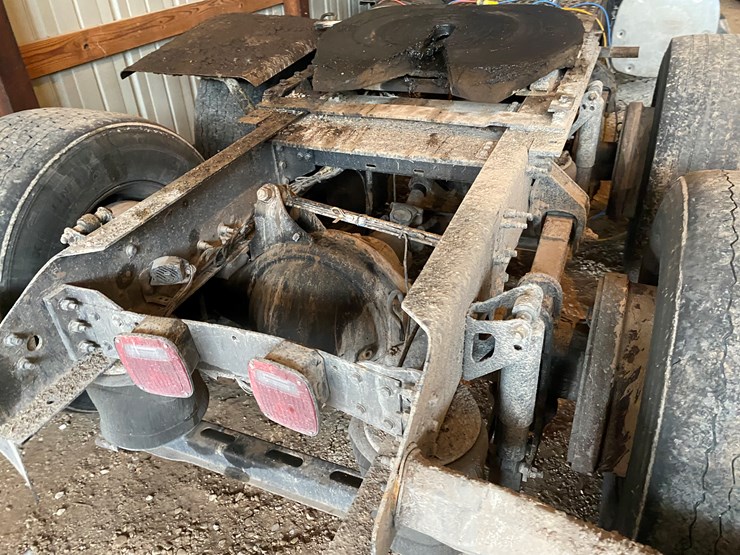 #310-•-2015-volvo-d13-tandem-axle-semi-rolled-over-(has-wi-title)-(algoma,-wi)-image-17