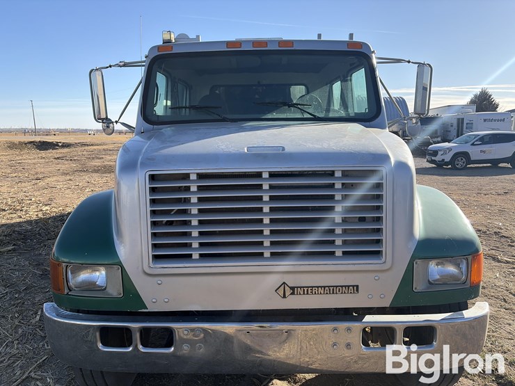 2001-international-4700-image-11