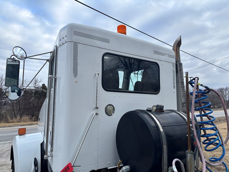 kenworth-t800-image-17