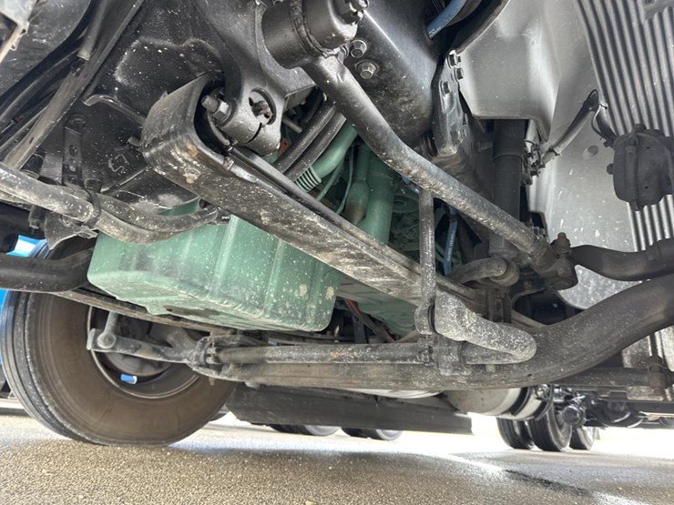 #2224-•-2025-volvo-vnl-sleeper-cab-semi-truck-tractor-image-34