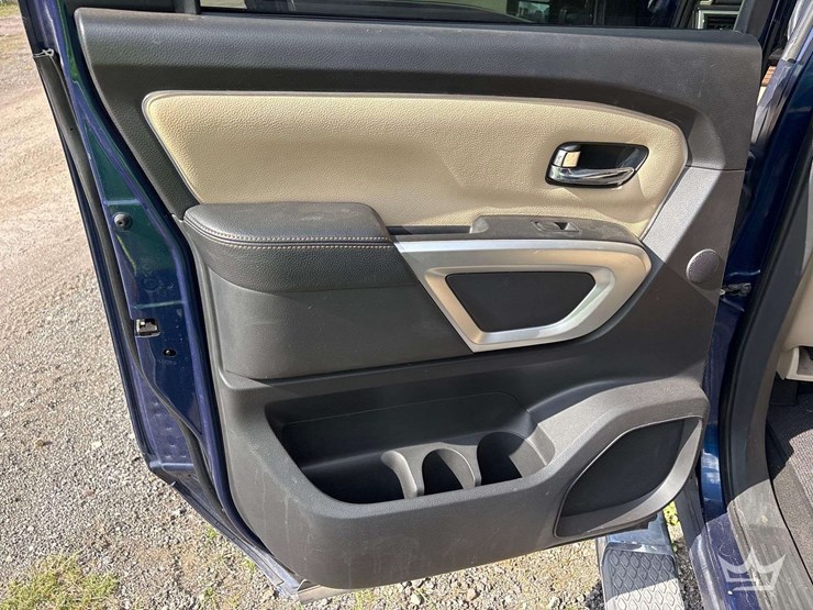 2016-nissan-titan-image-18