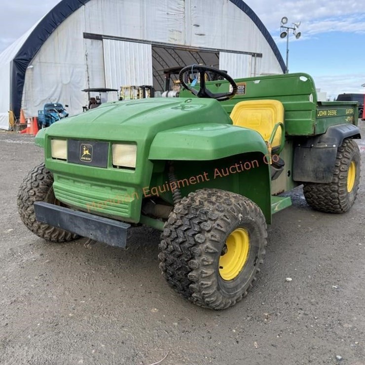 JOHN DEERE GATOR