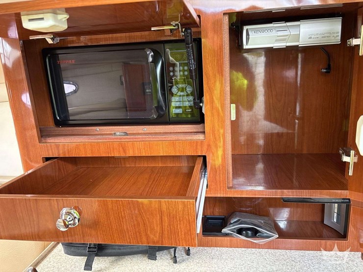 2007-regal-30-express-cruiser-boat-with-t/a-trailer-image-57