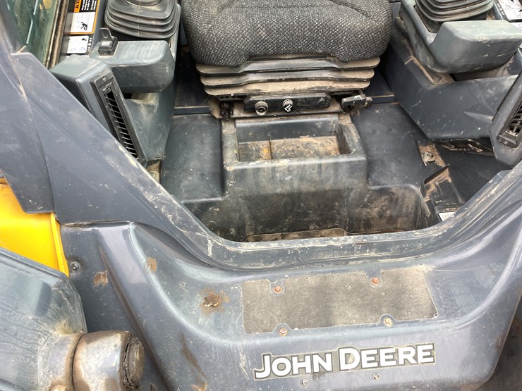 deere-325g-image-30